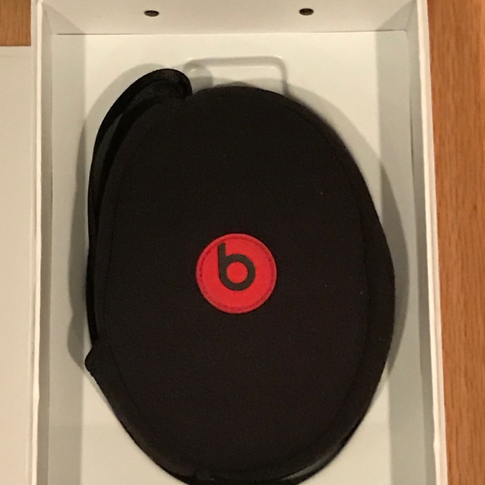 Beats by dr. dre Solo HD with Control Talk - Picture 3 of 3